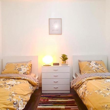 Deluxe Private Room In Manor Park Londres Extérieur photo