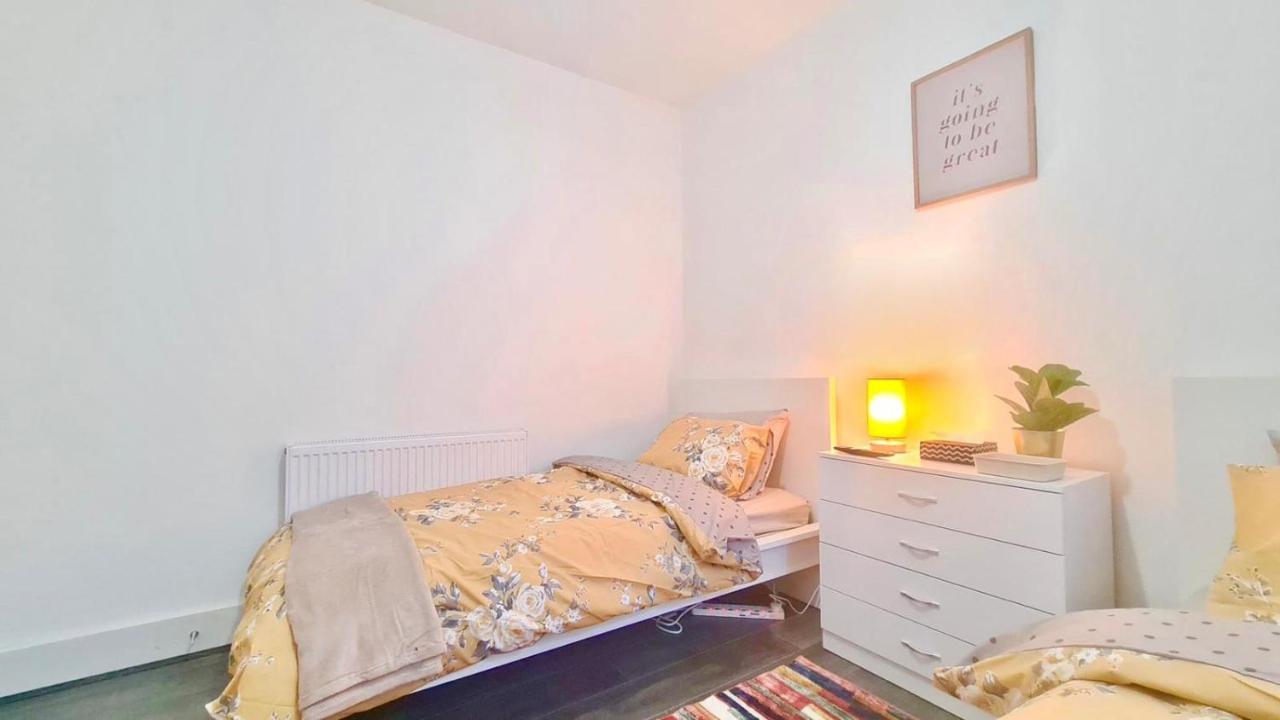 Deluxe Private Room In Manor Park Londres Extérieur photo