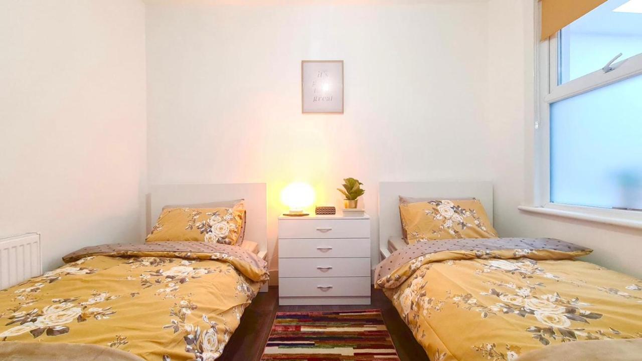 Deluxe Private Room In Manor Park Londres Extérieur photo